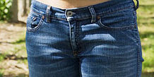 Weiblicher Rumpf in Jeans