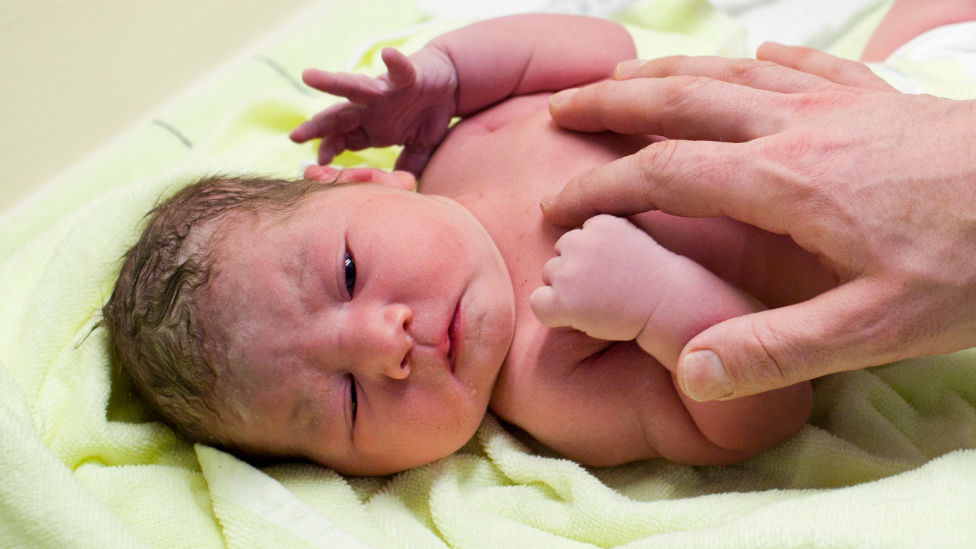 Baby scheide geburt aus der kleine zapfen